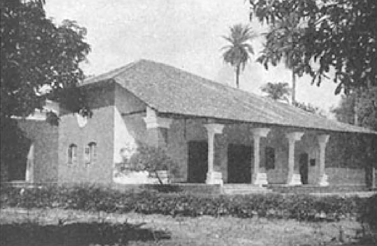 Central building of the Yogoda Sat-Sanga Brahmacharya Vidyalaya at Ranchi, Bihar, established in 1918 as a yoga school for boys, with grammar and high school education. Connected with it is the philanthropic Lahiri Mahasaya Mission.