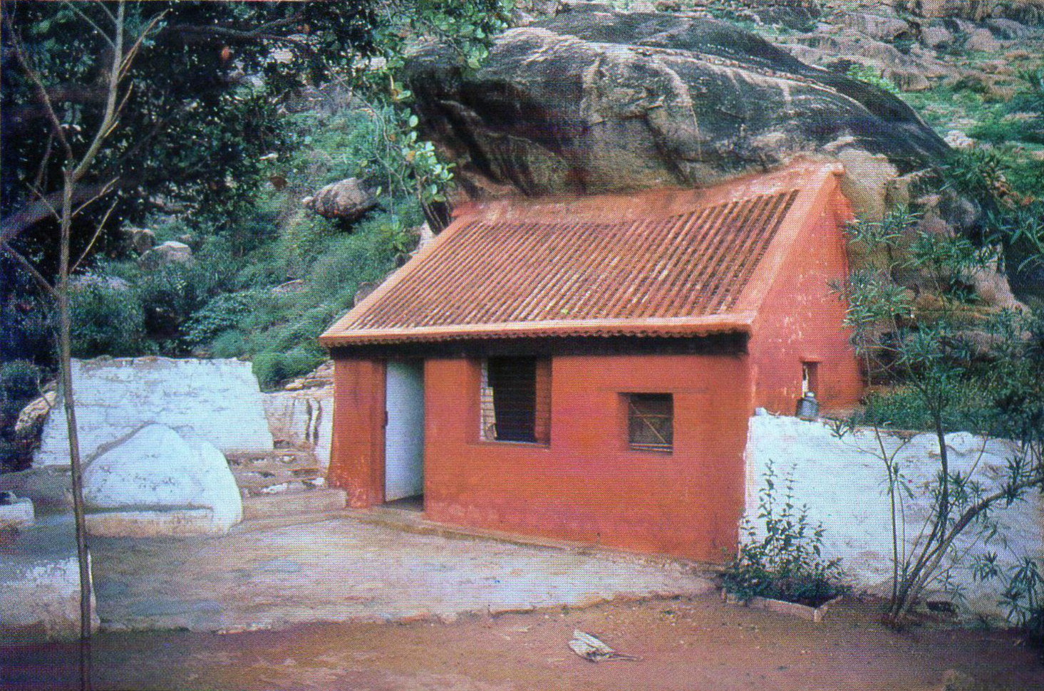 Virupaksha Cave — the Maharshi’s abode for 17 years, where blossoming of his jnana granthas and bhakti granthas began.