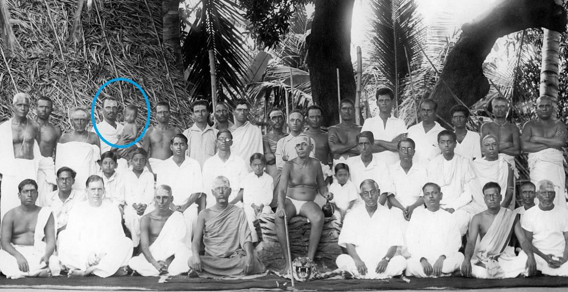 One of the earliest group photos of Old Devotees with Sri Bhagavan (Annamalai Swami holds ‘Baby’ Ganesan in his hands)