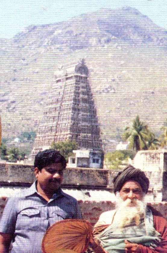 S.P.Janarthanan with Yogiji
(in front of Arunachala Temple )