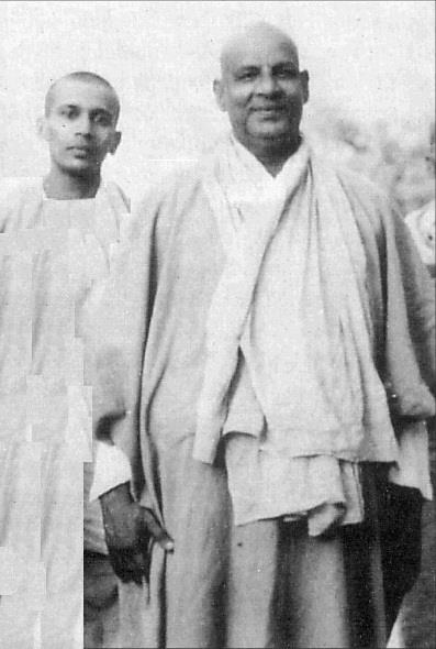 ‘Young’ Chidananda with Gurudev Swami Sivananda