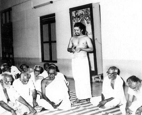 Ganesan paying tributes to Sadhu Natanananda (seated to his left)