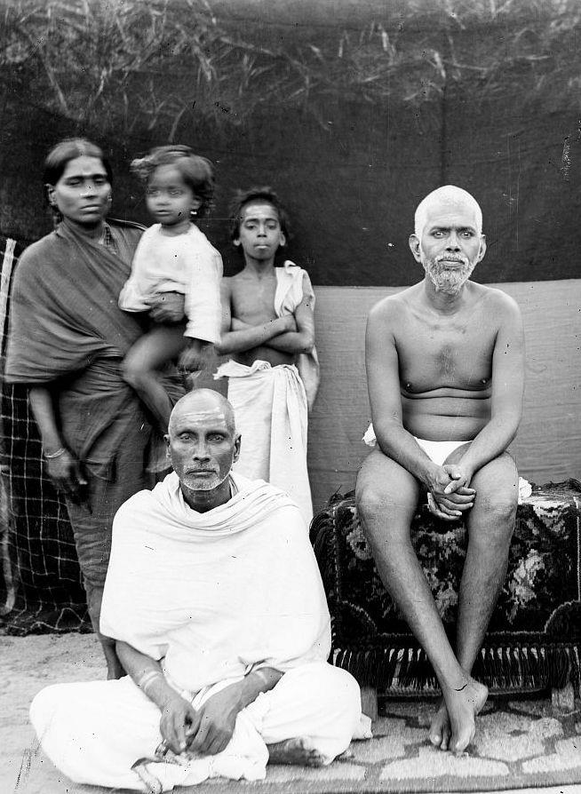 Bhagavan with Manavasi’s family
