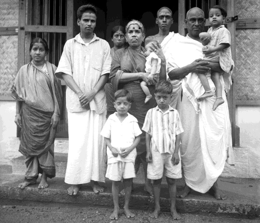 (l to r) Nagalakshmi, TNV, Athai (with baby Mani), Pichu Iyer (with child Ganesan), (front) present President Sundaram, Balu, (back row) Sala and Shastri Mama