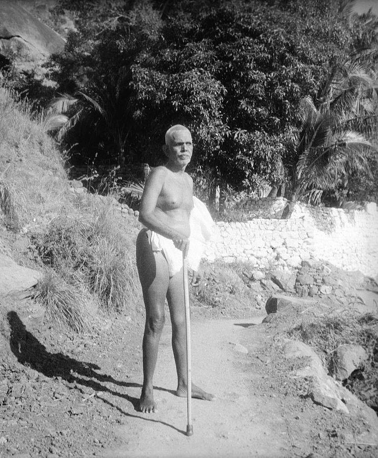 Bhagavan in front of Skandashram
