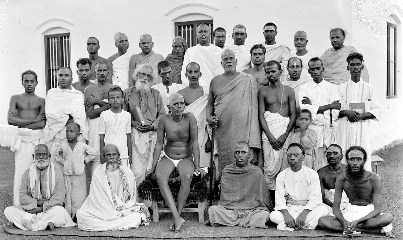 Kavyakantha, B.V.Narasimha Swami, Yogi Ramiah, Chinna Swami and other devotees