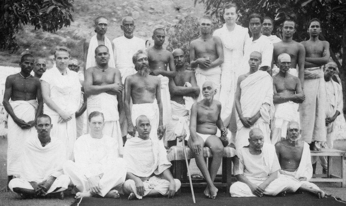 Annamalai Swami (extreme left) seated next to Major Chadwick