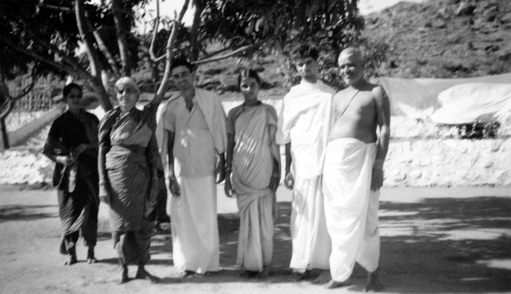 Family of Munagala Venkataramiah : wife, and daughter Kamakshi
