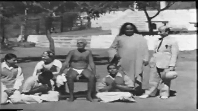 Paul Brunton (rightmost) with Sri Bhagavan and Paramahamsa Yogananda