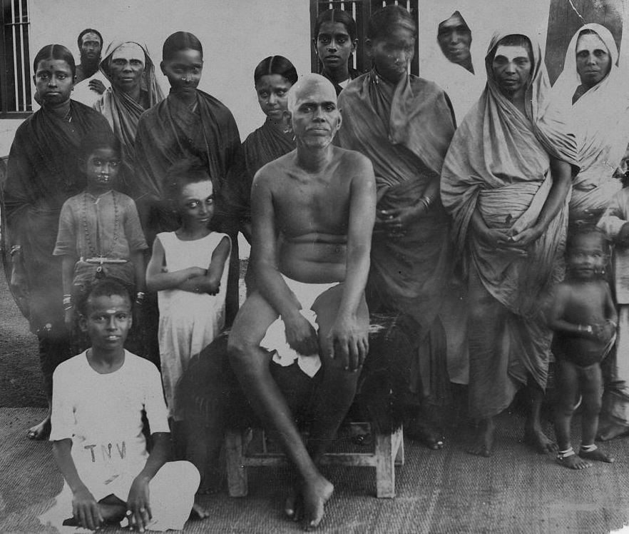 Sri Bhagavan with lady devotees (Santhammal seen on extreme right)