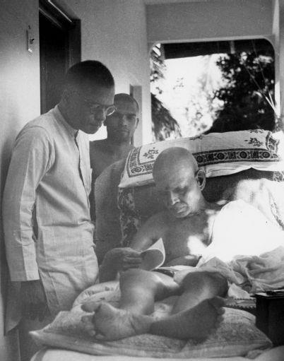 TPR with Sri Bhagavan outside ‘Nirvana Room’