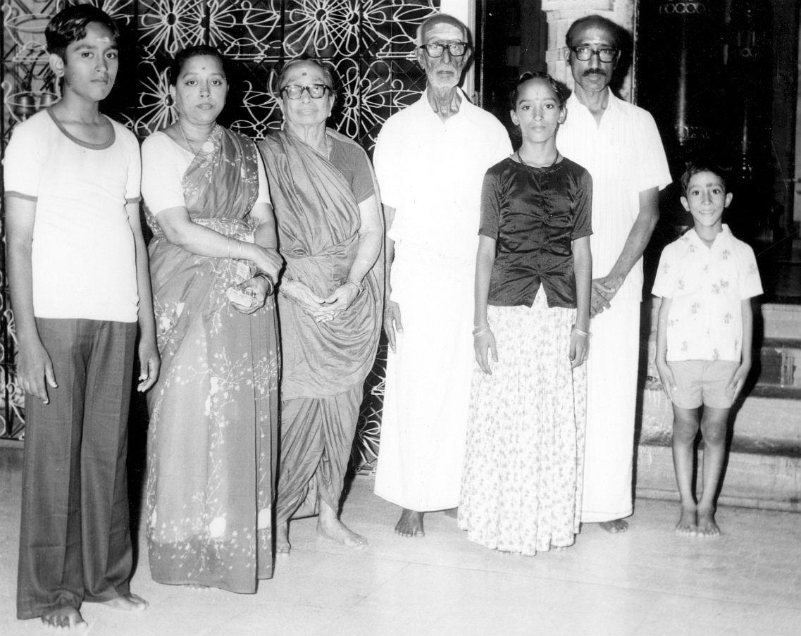 Prof. NRK and family in front of Sri Bhagavan’s Samadhi Shrine
