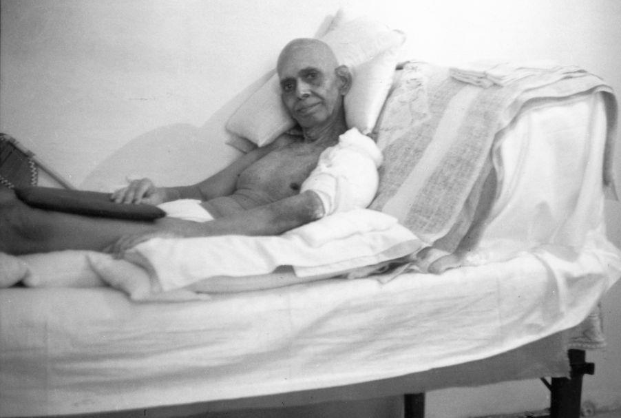 Last photo of Sri Bhagavan, inside the ‘Nirvana Room’ (ten days before His Mahanirvana)