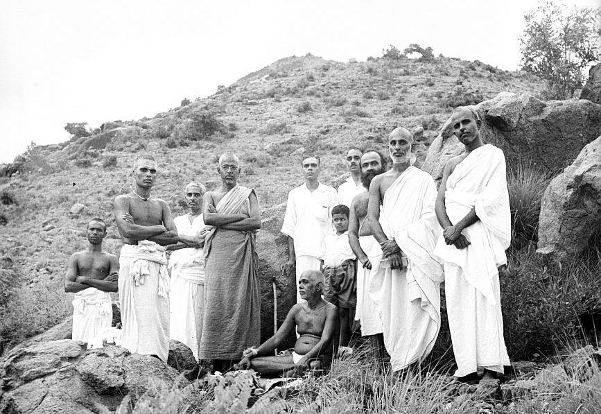 Group of devotees with Sri Bhagavan on the Hill. Yogi Ramiah is seen last but one from extreme right.
