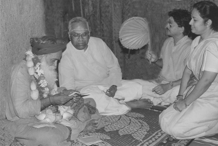 Justice Arunachalam, Ganesan, Anuradha with Yogi Ramsuratkumar