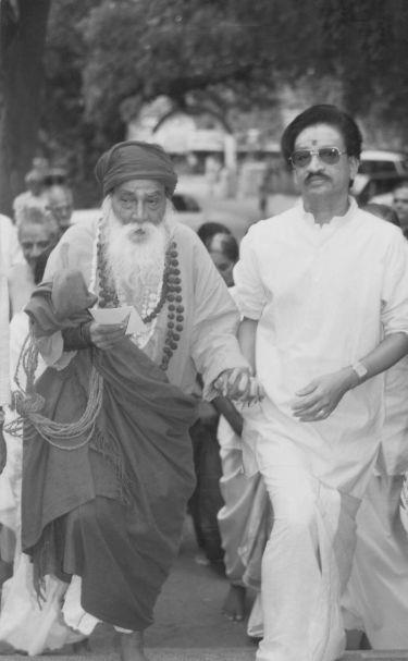 Ganesan welcoming Yogiji
