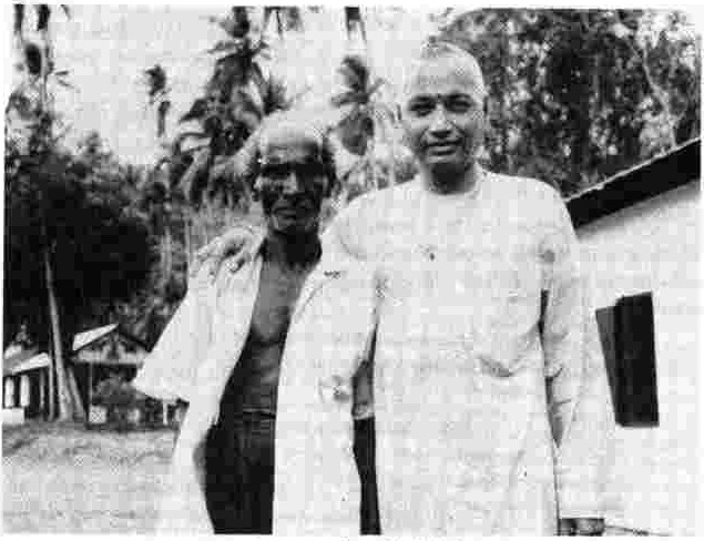 Swami Venkatesananda with Sri Arumugam