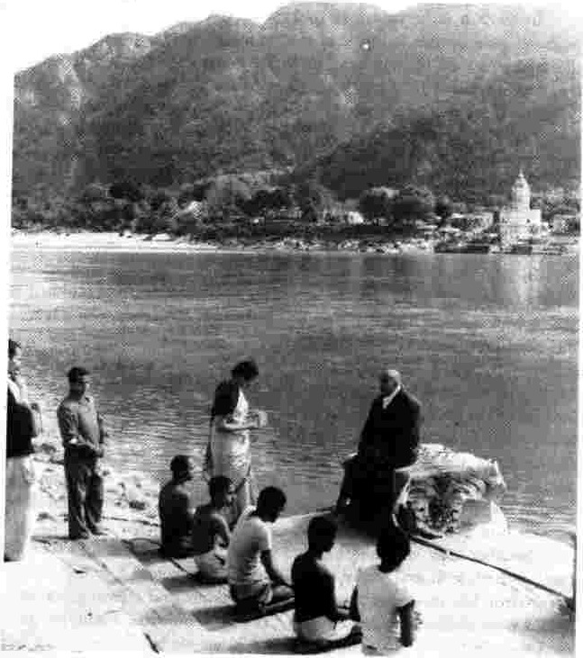 Swamiji talking to a group of young aspirants
