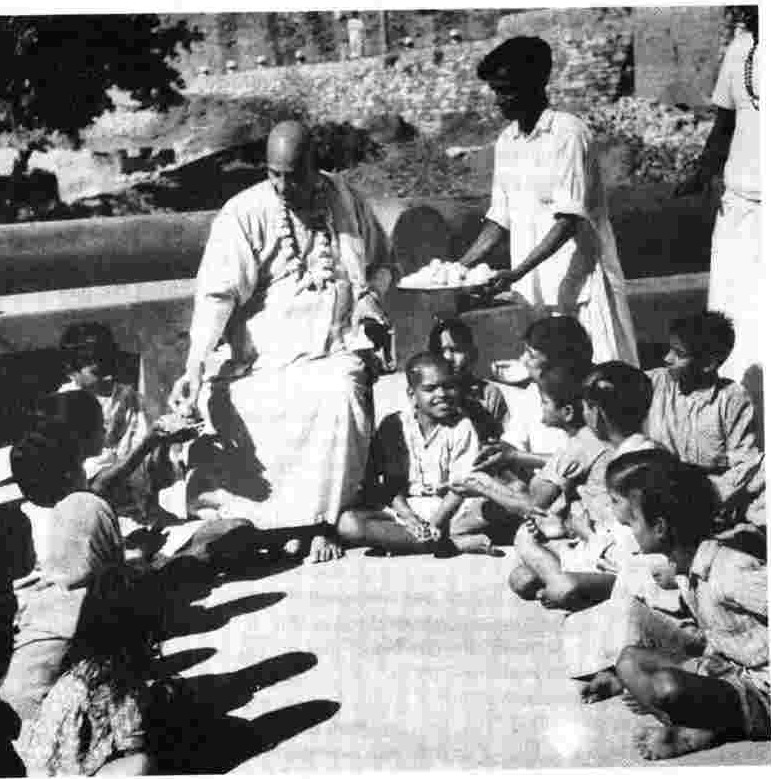 Swamiji loved to give prasad