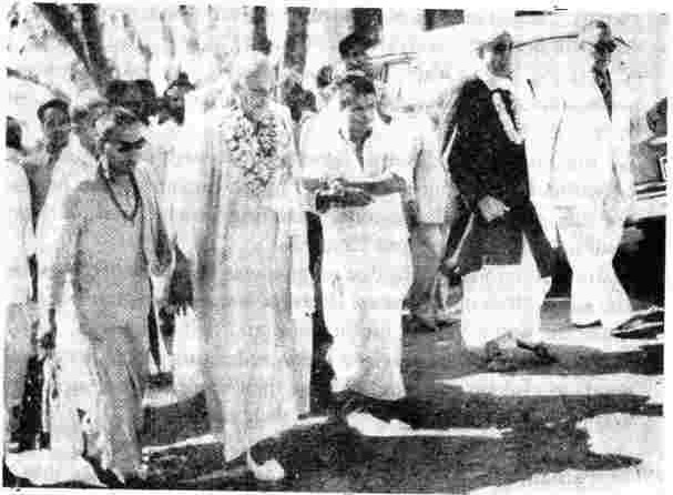 Swamiji arriving to inaugurate the proceedings