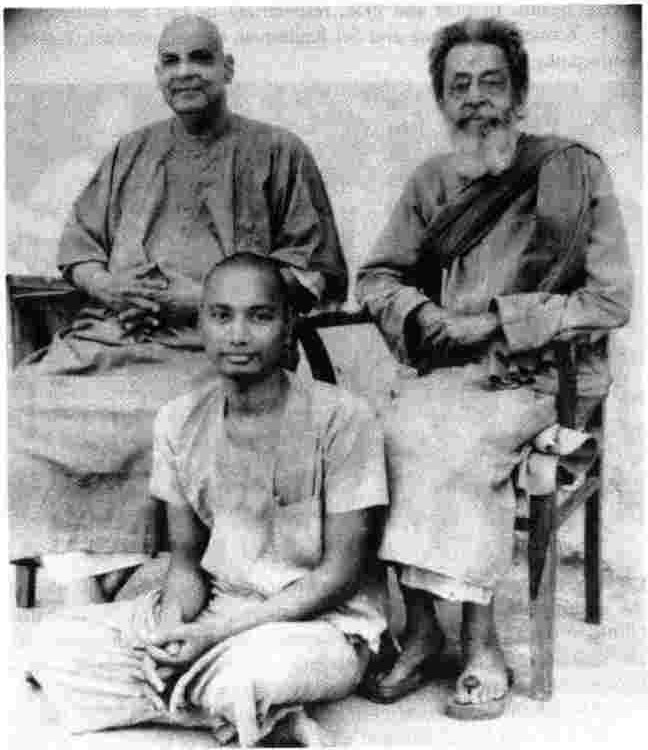 With Swamis Venkatesananda and Achintyananda at the Homeopathic Clinic