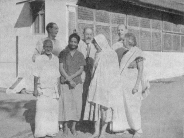 photo, Western devotees relentlessly guided Ganesan