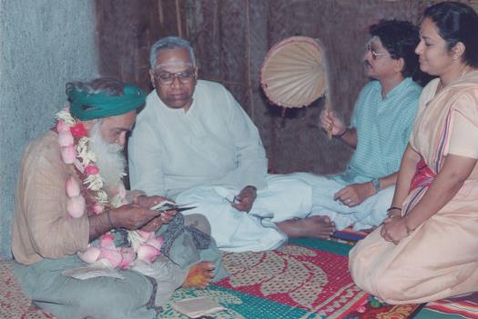 Yogi Ramsuratkumar seated with Ganesan and others