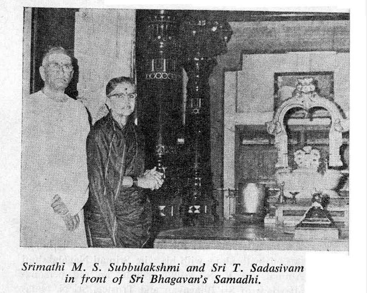 photo of Smt. M. S. Subbulakshmi and Sri T. Sadasivam standing before Sri Bhagavan's Samadhi