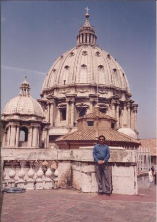 photo of Ganesan standing before the dome of St. Peter's Cathedral, Rome