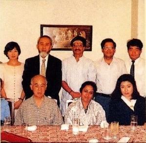 group photograph of Ganesan, Anuradha and Japanese hosts